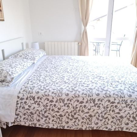 Rooms And Apartments Robert Rovinj Exterior foto