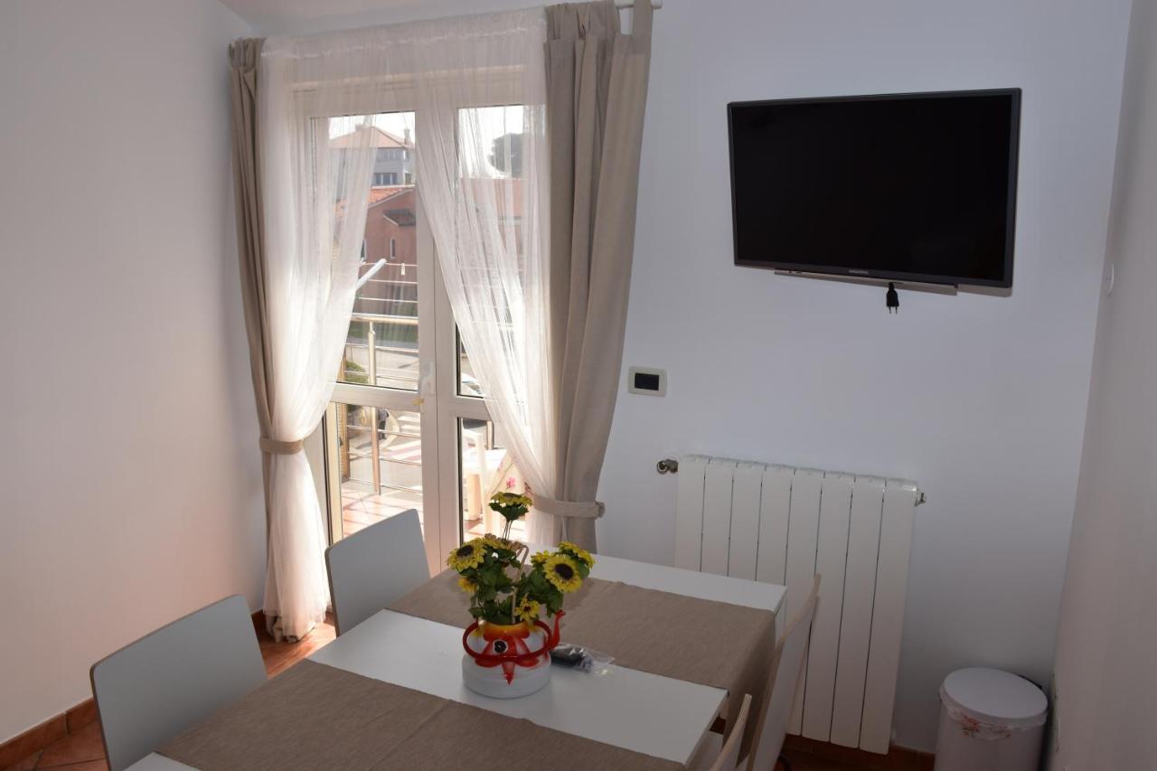 Rooms And Apartments Robert Rovinj Exterior foto